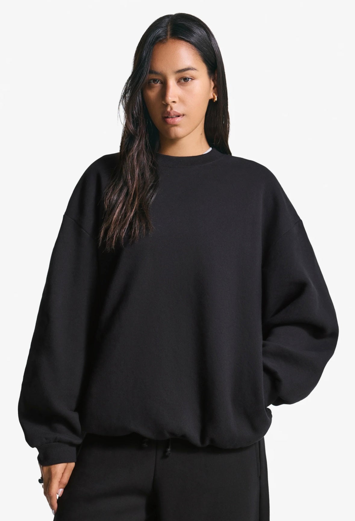 Oversized Streetwear Sweater – Essentials Collection