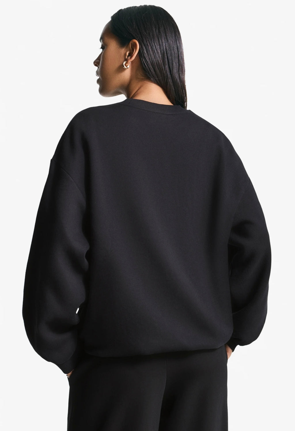 Oversized Streetwear Sweater – Essentials Collection