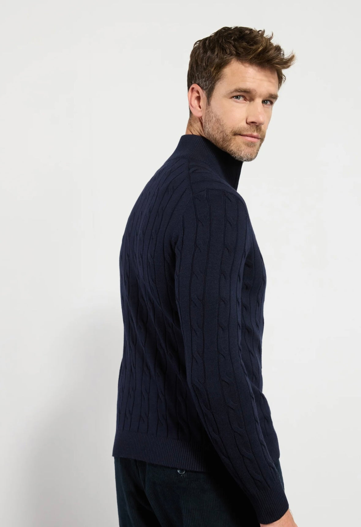 Men’s Premium Knit Sweater – Essential Fit